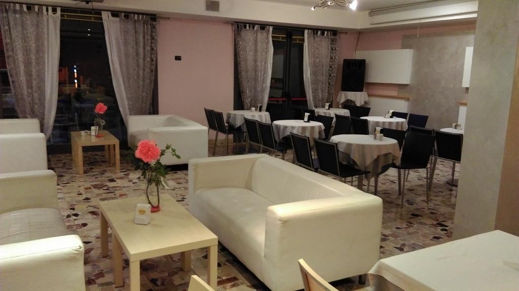 Hotel Flaminio Tavernelle Serrungarina Экстерьер фото
