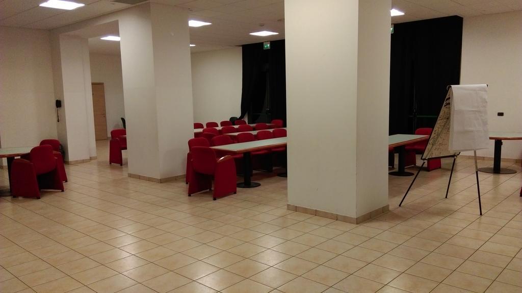 Hotel Flaminio Tavernelle Serrungarina Экстерьер фото