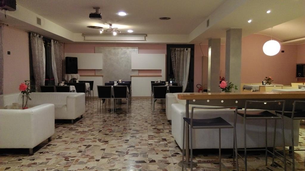 Hotel Flaminio Tavernelle Serrungarina Экстерьер фото