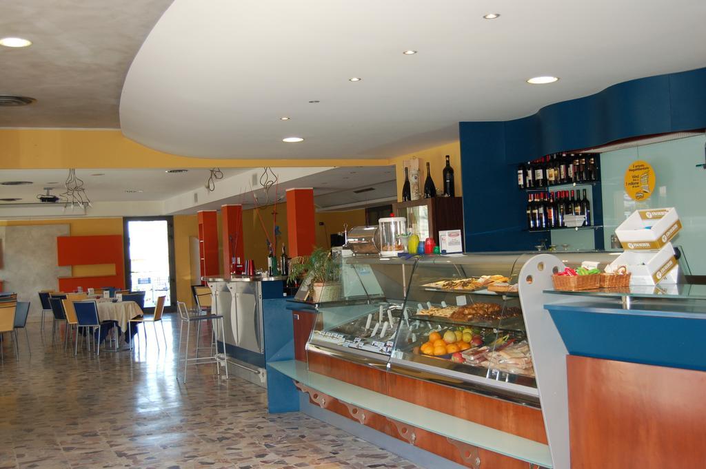 Hotel Flaminio Tavernelle Serrungarina Экстерьер фото